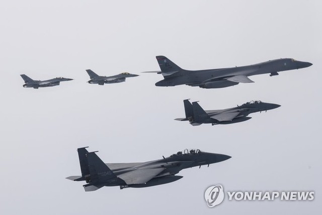 Máy bay ném bom chiến lược B-1B của Mỹ tham gia tập trận tại Hàn Quốc - Ảnh 1.