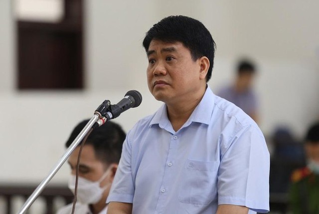 Ông Nguyễn Đức Chung bị khởi tố vì gây thất thoát khi chỉ định trồng cây tại Hà Nội - Ảnh 1.
