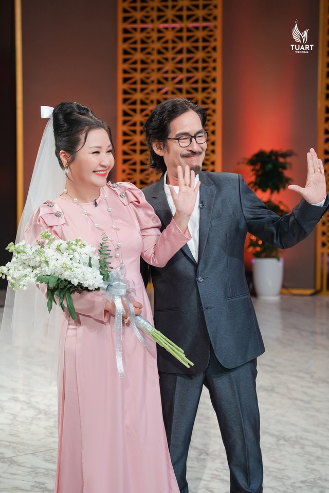 Vợ chồng nghệ sĩ Ngân Quỳnh – Văn Chung tổ chức đám cưới trong Khách sạn 5 sao  - Ảnh 3.