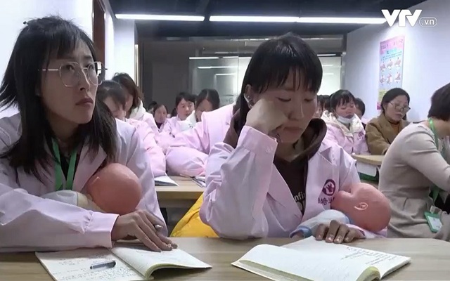 Nhiều người tại Trung Quốc sẵn sàng trở thành giúp việc hoặc bảo mẫu - Ảnh 1.