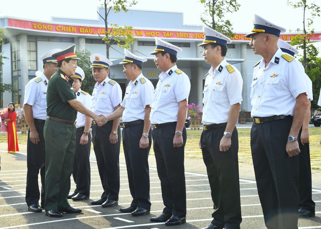 Bộ Tư lệnh Vùng 5 Hải quân phát huy hơn nữa vai trò trong công tác đối nội, đối ngoại - Ảnh 2.