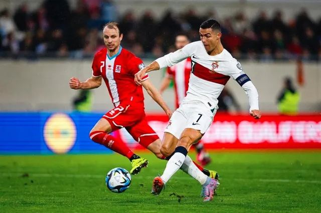 Vòng loại EURO 2024 | Ronaldo lập cú đúp, Bồ Đào Nha thắng đậm Luxembourg - Ảnh 1.