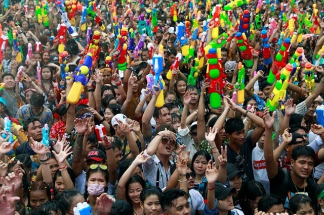 Thái Lan tổ chức Tết Songkran hoành tráng nhằm thúc đẩy du lịch - Ảnh 1.