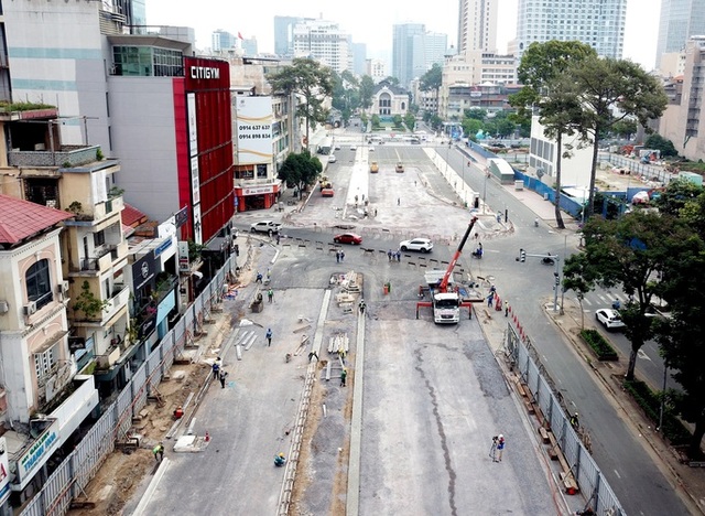 Sẽ lắp mái che dọc vỉa hè tuyến đường Lê Lợi (TP Hồ Chí Minh) - Ảnh 1.
