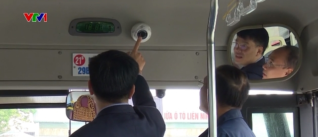 Hà Nội: Lắp thêm camera ngăn chặn quấy rối trên xe bus - Ảnh 1.