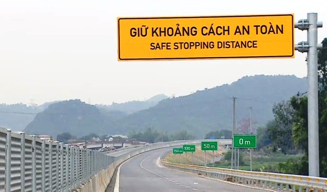 Gấp rút hoàn thiện để thông xe đoạn cao tốc Ninh Bình - Thanh Hóa - Ảnh 3.
