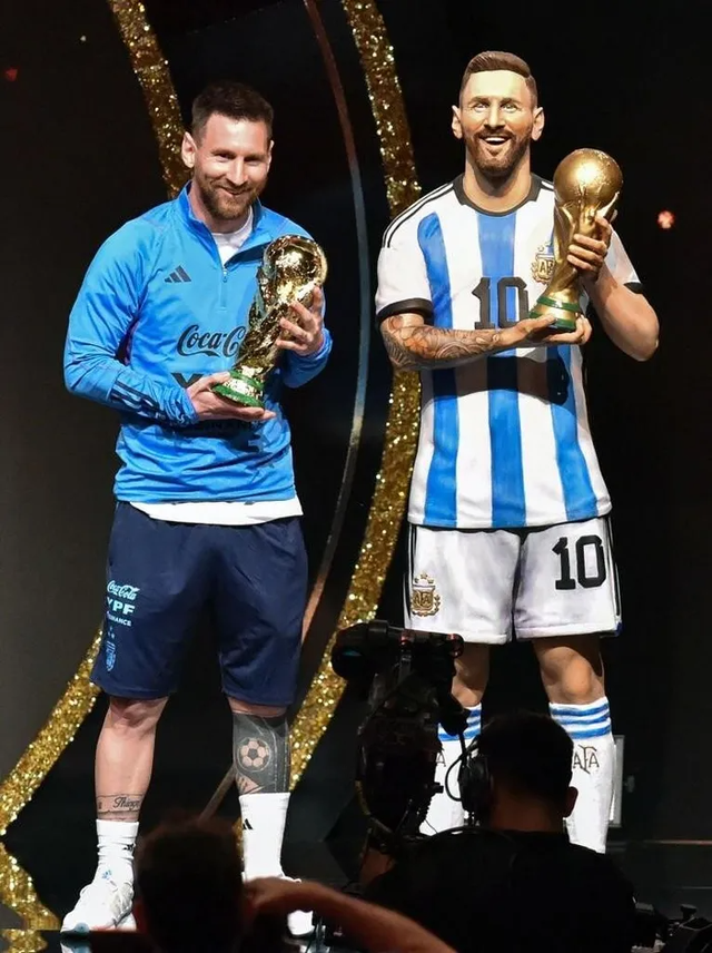 Messi được dựng tượng cạnh Pele, Maradona - Ảnh 2.