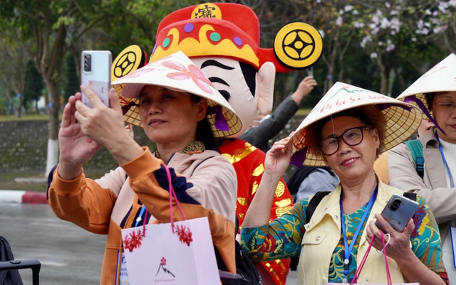 Việt Nam - Trung Quốc mở tuyến du lịch vàng “2 quốc gia - 6 điểm đến” - Ảnh 1.