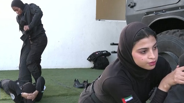 Đội đặc nhiệm nữ phản ứng nhanh tại UAE - Ảnh 2.