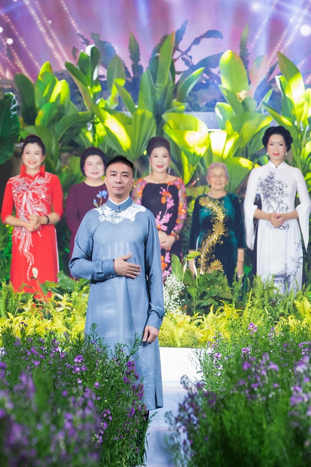 Cận cảnh BST Ngọc Viễn Đông mở màn khai mạc Lễ hội Áo dài TP Hồ Chí Minh - Ảnh 3.