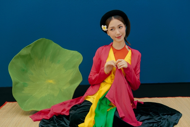 Hòa Minzy ấn tượng với tạo hình diễn viên chèo trong MV Thị Mầu - Ảnh 2.