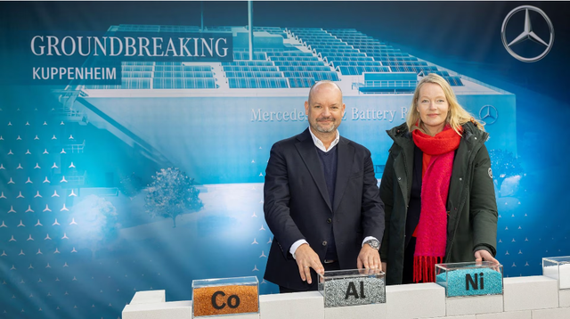 Mercedes-Benz bắt đầu xây dựng nhà máy tái chế pin ở Đức  - Ảnh 1.