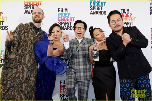 michelle-yeoh-ke-huy-quan-independent-spirit-awards-04-16779769473951717755832.jpg