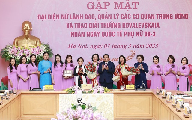 Thủ tướng: Tạo môi trường, điều kiện để phát huy vai trò của phụ nữ Việt Nam - Ảnh 1.