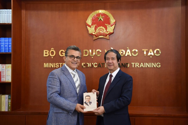 Đại sứ Saadi Salama nói Tiếng Việt như tiếng mẹ đẻ, là chuyên gia người Ả Rập về Việt Nam - Ảnh 1.