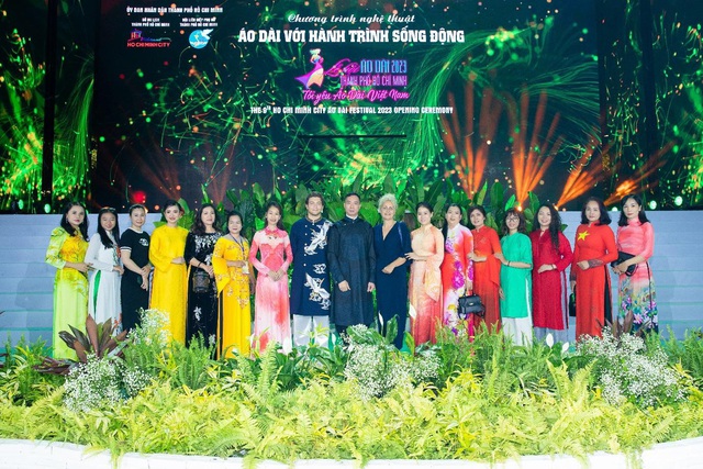 BST áo dài Việt gây ấn tượng với bạn bè quốc tế tại Lễ hội áo dài TP Hồ Chí Minh - Ảnh 3.