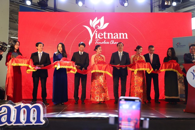 Việt Nam đặt mục tiêu đón 8 triệu lượt khách du lịch quốc tế trong năm 2023 - Ảnh 1.