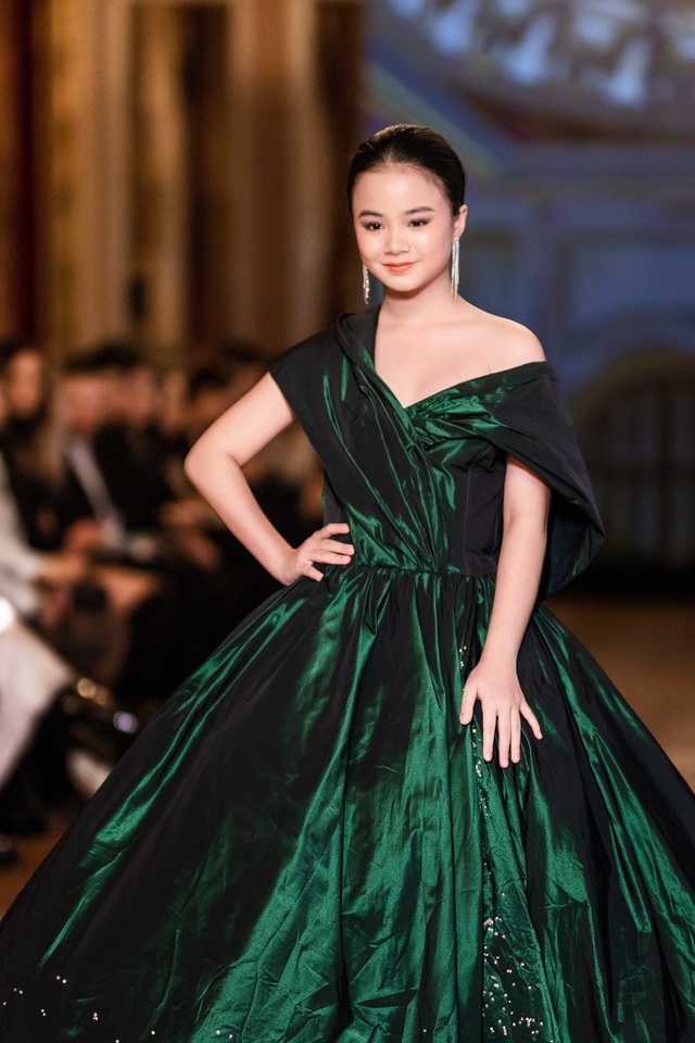 Lộ diện mẫu nhí Việt mở màn tại Paris Fashion Week 2023 - Ảnh 2.