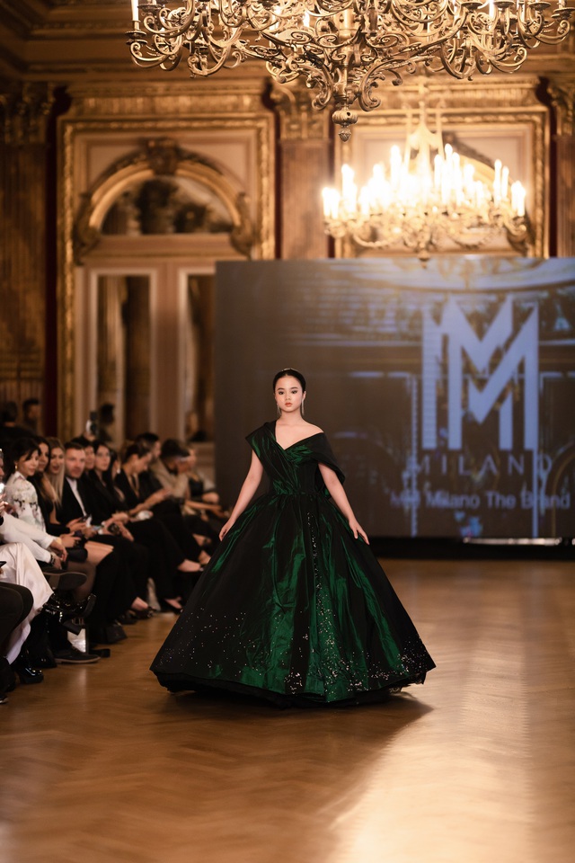 Lộ diện mẫu nhí Việt mở màn tại Paris Fashion Week 2023 - Ảnh 1.