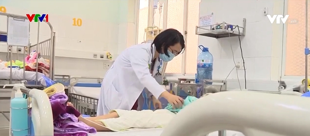 TP Hồ Chí Minh: Gia tăng trẻ mắc bệnh hô hấp - Ảnh 2.