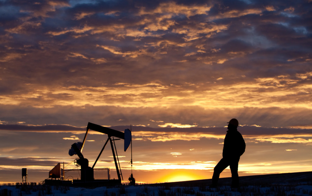 Xung đột tại Trung Đông: Giá dầu tăng, nguy cơ lạm phát cao quay trở lại - Ảnh 1.