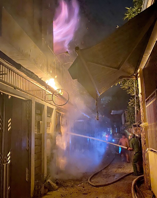 Cháy nhà ở Đà Nẵng, 2 cháu bé thiệt mạng - Ảnh 1.
