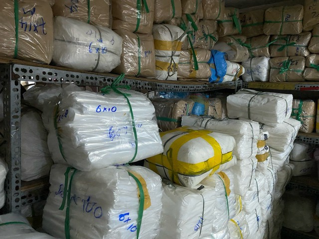 TP Hồ Chí Minh: Buộc tiêu hủy gần 1,2 tấn túi nilon không rõ nguồn gốc - Ảnh 1.