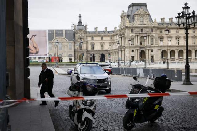 Bảo tàng Louvre đóng cửa vì lý do an ninh - Ảnh 1.
