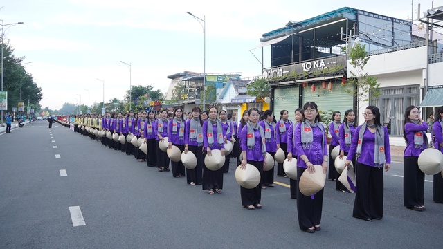 Lễ hội áo bà ba, áo dài quy mô 5.000 người xác lập Kỷ lục Việt Nam - Ảnh 2.