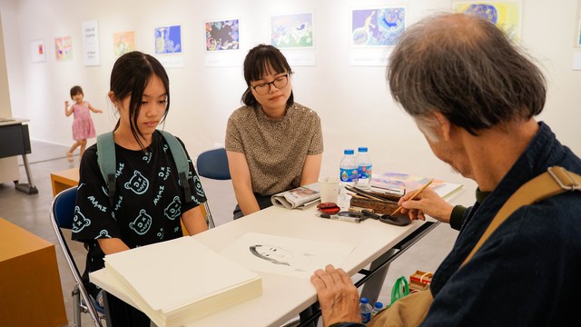 Khán giả say đắm với những tác phẩm tranh gốc Nỗi buồn ốc sên và Chim sẻ Cosette của hoạ sĩ Yasumasa Suzuki - Ảnh 12.