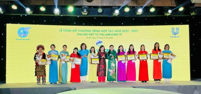 Phụ nữ Việt tự tin làm kinh tế - Ảnh 1.