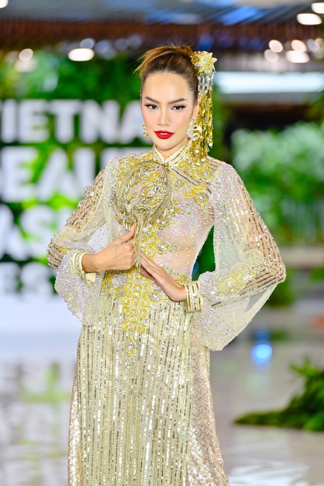 Áo dài Việt Nam tiếp tục được tôn vinh tại Hoa hậu Hoà bình quốc tế 2023 - Ảnh 8.