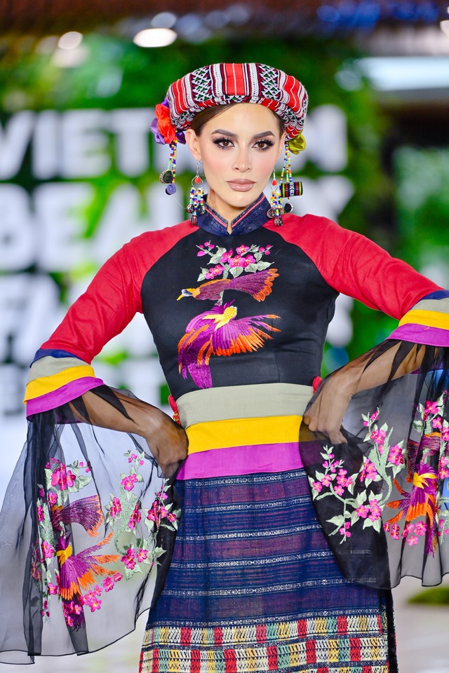 Áo dài Việt Nam tiếp tục được tôn vinh tại Hoa hậu Hoà bình quốc tế 2023 - Ảnh 11.