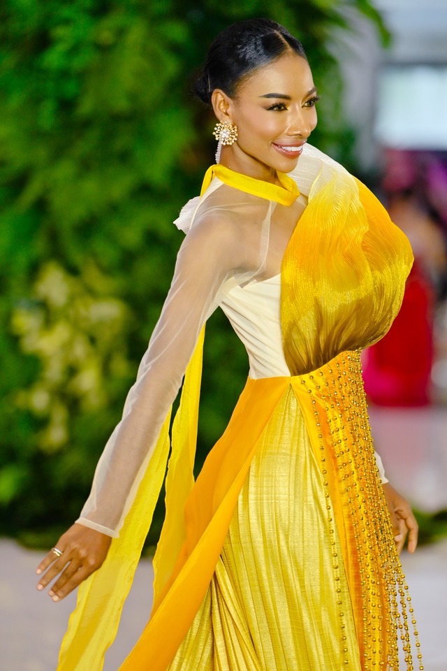 Áo dài Việt Nam tiếp tục được tôn vinh tại Hoa hậu Hoà bình quốc tế 2023 - Ảnh 9.