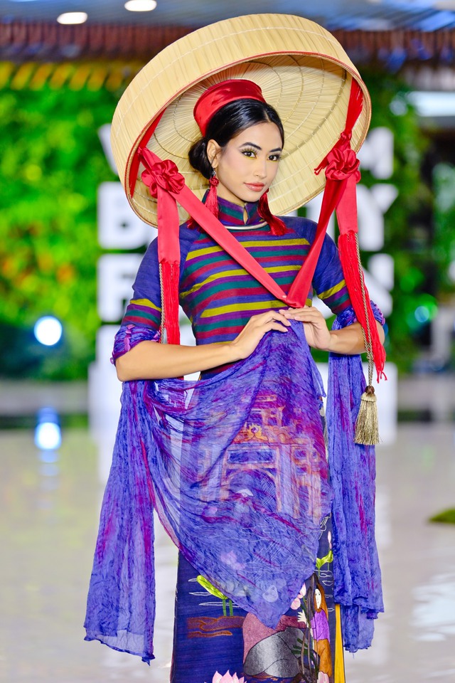 Áo dài Việt Nam tiếp tục được tôn vinh tại Hoa hậu Hoà bình quốc tế 2023 - Ảnh 12.