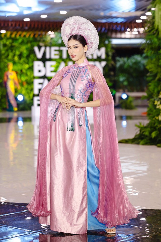 Áo dài Việt Nam tiếp tục được tôn vinh tại Hoa hậu Hoà bình quốc tế 2023 - Ảnh 6.