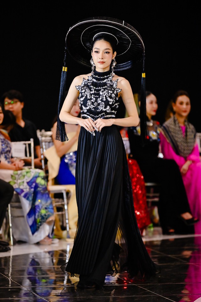 Áo dài Việt Nam tiếp tục được tôn vinh tại Hoa hậu Hoà bình quốc tế 2023 - Ảnh 13.