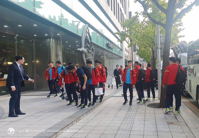 ĐT Việt Nam đã có mặt tại Suwon, chuẩn bị cho trận giao hữu với đội tuyển Hàn Quốc - Ảnh 8.