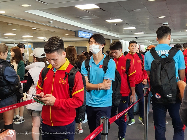 ĐT Việt Nam đã có mặt tại Suwon, chuẩn bị cho trận giao hữu với đội tuyển Hàn Quốc - Ảnh 2.