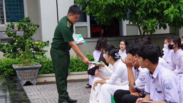 Tuyên truyền Luật Biên phòng Việt Nam đến học sinh - Ảnh 1.