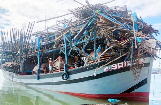 Diễn biến mới nhất vụ chìm tàu ở Quảng Nam khiến 15 người mất tích - Ảnh 1.