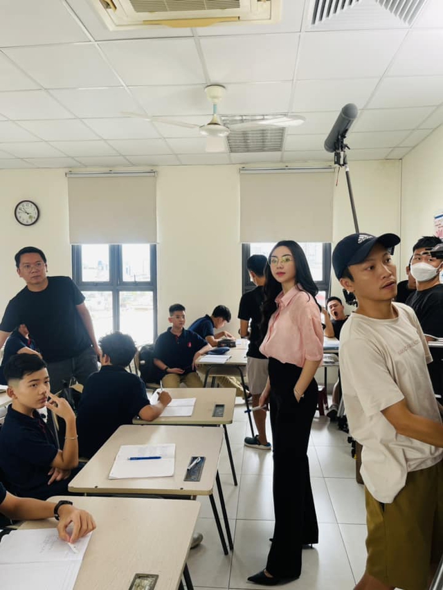 Hình ảnh cô giáo của Quỳnh Kool trong phim mới - Ảnh 9.