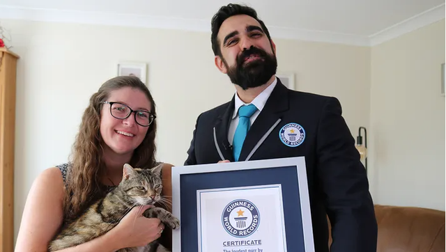 Chú mèo lập kỷ lục Guinness với tiếng kêu to nhất thế giới - Ảnh 1.