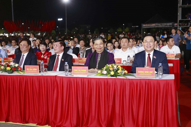 Chủ tịch Quốc hội Vương Đình Huệ dự khai mạc Lễ hội Cà phê tỉnh Sơn La lần thứ nhất - Ảnh 2.