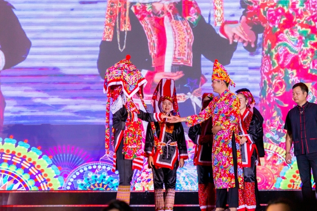 Quảng Ninh: Đậm sắc màu truyền thống các dân tộc trong Lễ hội mùa vàng Bình Liêu - Ảnh 6.