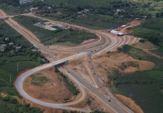 Cận cảnh nút giao đường cao tốc Tuyên Quang - Phú Thọ với đường cao tốc Tuyên Quang - Hà Giang trong ngày khởi công - Ảnh 2.