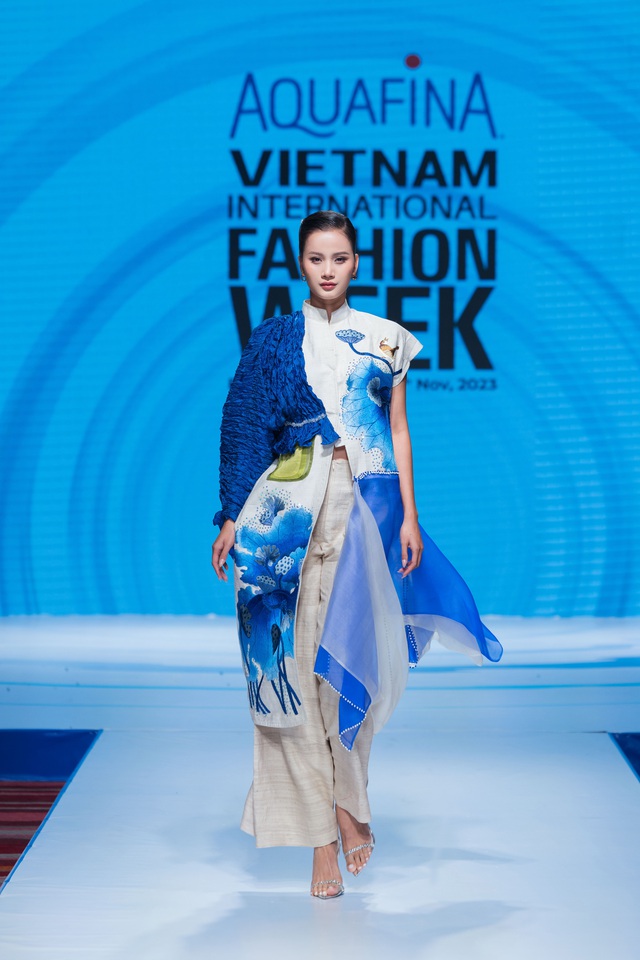 Tuần lễ Thời trang Quốc tế Việt Nam Thu Đông lăng-xê các nhà thiết kế GenZ - Ảnh 4.