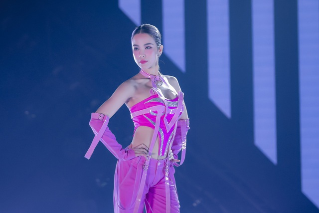 Chị đẹp đạp gió rẽ sóng 2023 - Tập 1: Ninh Dương Lan Ngọc bất ngờ với khả năng vũ đạo chuyên nghiệp - Ảnh 8.