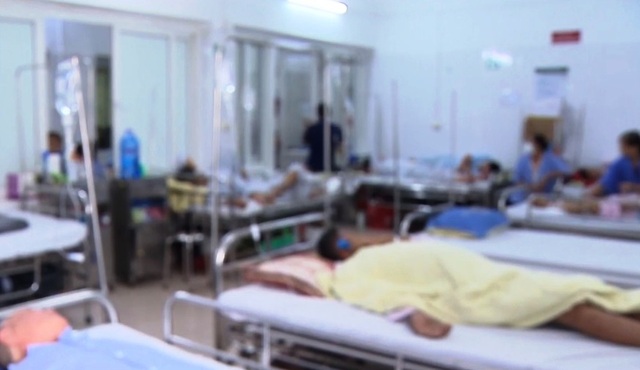Nhập viện do sốt xuất huyết tăng mạnh tại Hà Nội - Ảnh 1.