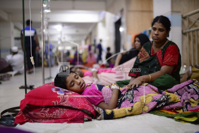 Hơn 1.000 ca tử vong trong đợt bùng phát sốt xuất huyết tồi tệ nhất ở Bangladesh - Ảnh 1.
